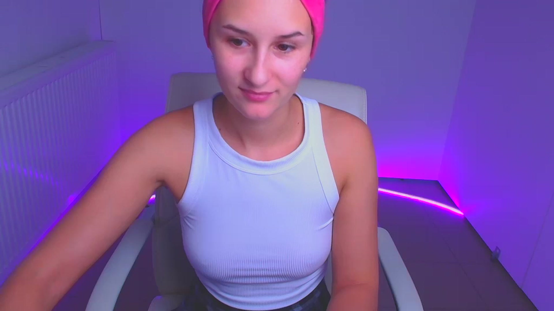 Gallery image thumbnail from Alpha_Love's myfreecams stream on, 12/26/2024, 11:40 image 12 of 20