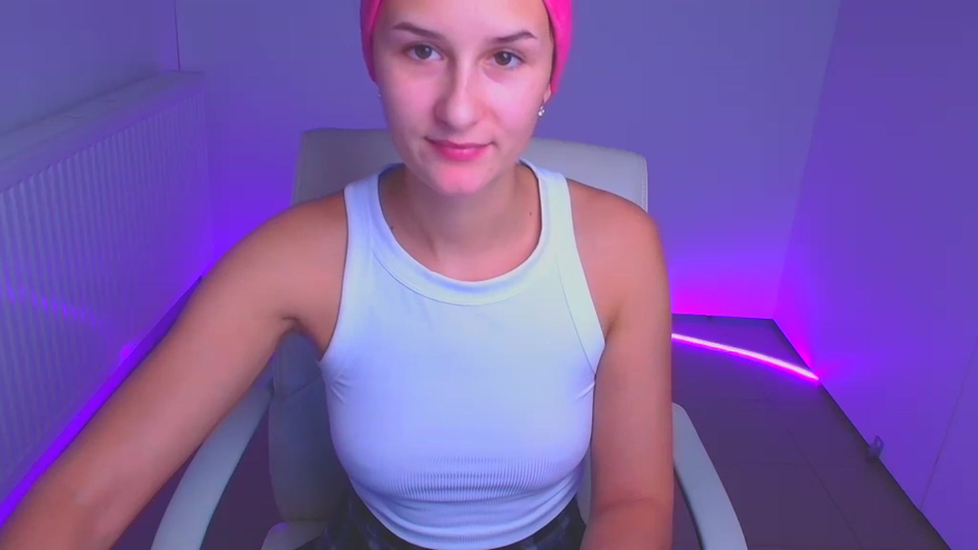 Gallery image thumbnail from Alpha_Love's myfreecams stream on, 12/26/2024, 11:40 image 13 of 20