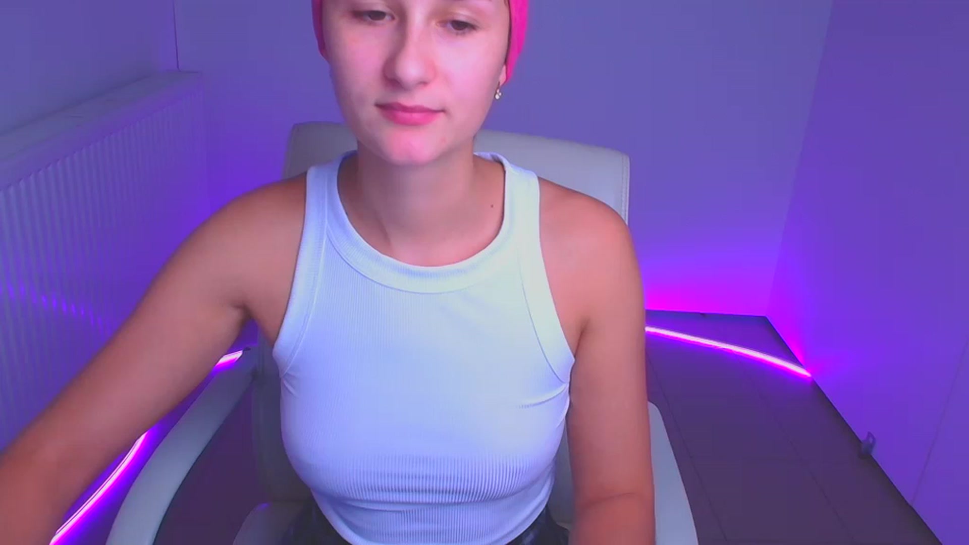 Gallery image thumbnail from Alpha_Love's myfreecams stream on, 12/26/2024, 11:40 image 1 of 20