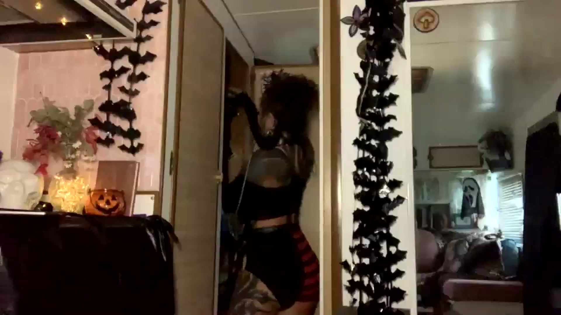 Gallery image thumbnail from Alt_Aussie's myfreecams stream on, 10/03/2023, 08:13 image 6 of 20