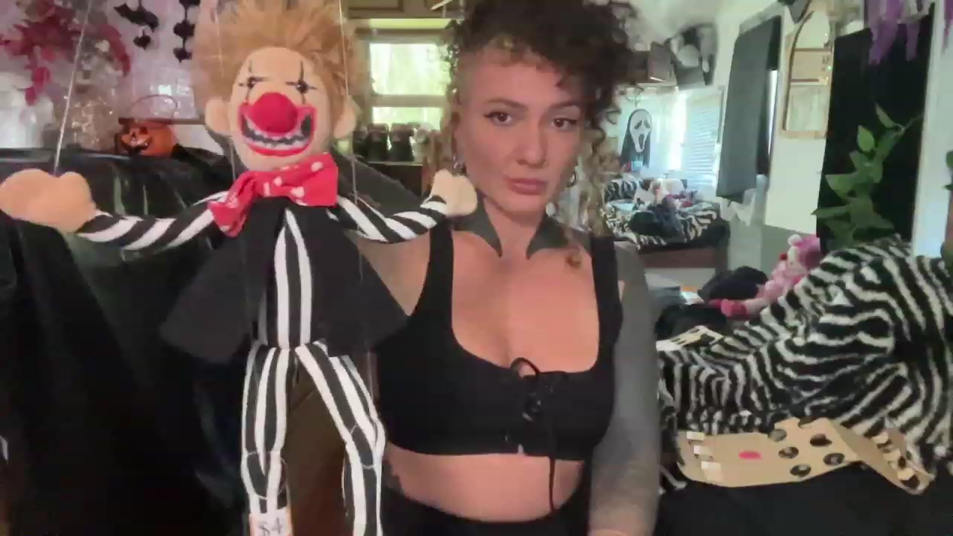 Gallery image thumbnail from Alt_Aussie's myfreecams stream on, 10/17/2023, 06:31 image 1 of 20