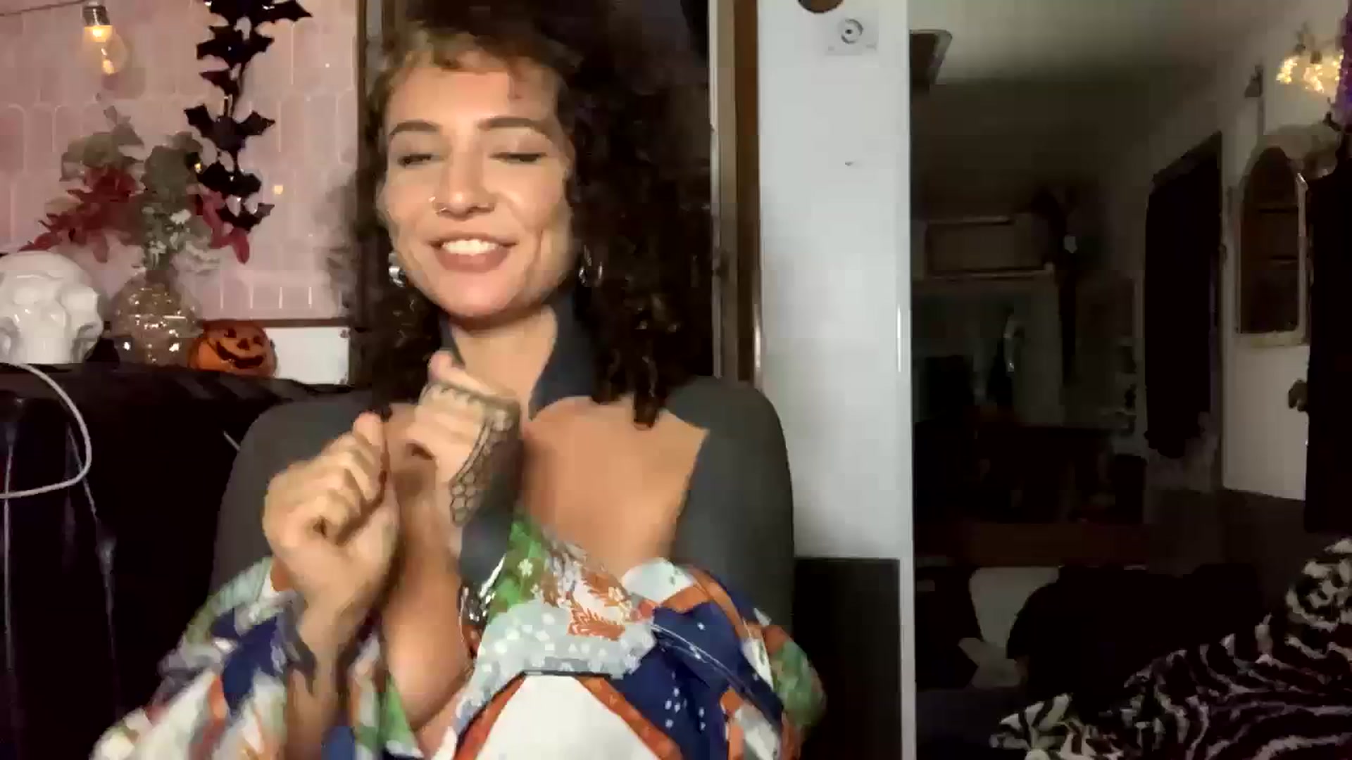 Gallery image thumbnail from Alt_Aussie's myfreecams stream on, 10/19/2023, 10:46 image 19 of 20