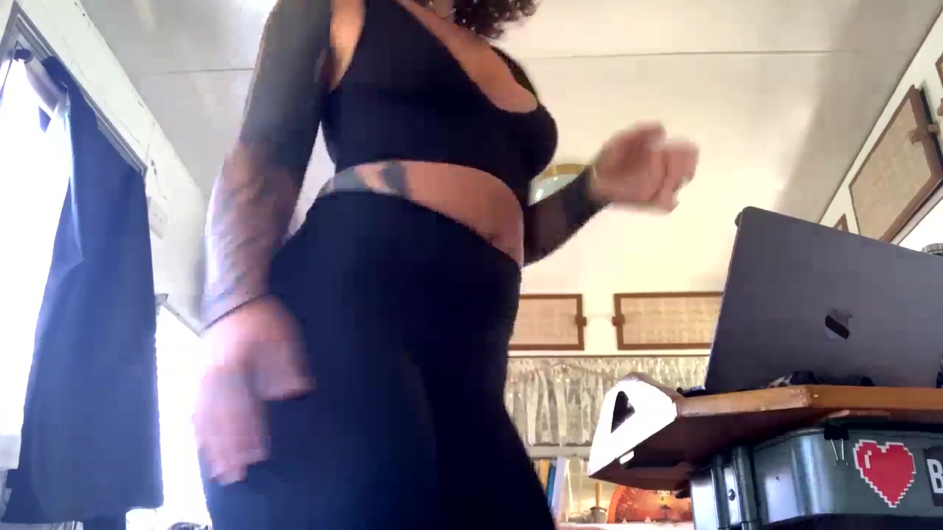 Gallery image thumbnail from Alt_Aussie's myfreecams stream on, 10/24/2023, 06:30 image 4 of 20
