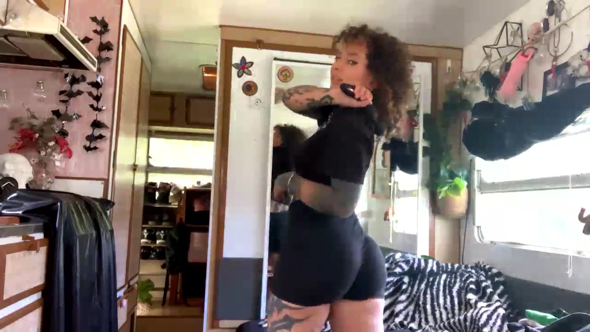 Gallery image thumbnail from Alt_Aussie's myfreecams stream on, 10/25/2023, 03:56 image 14 of 20