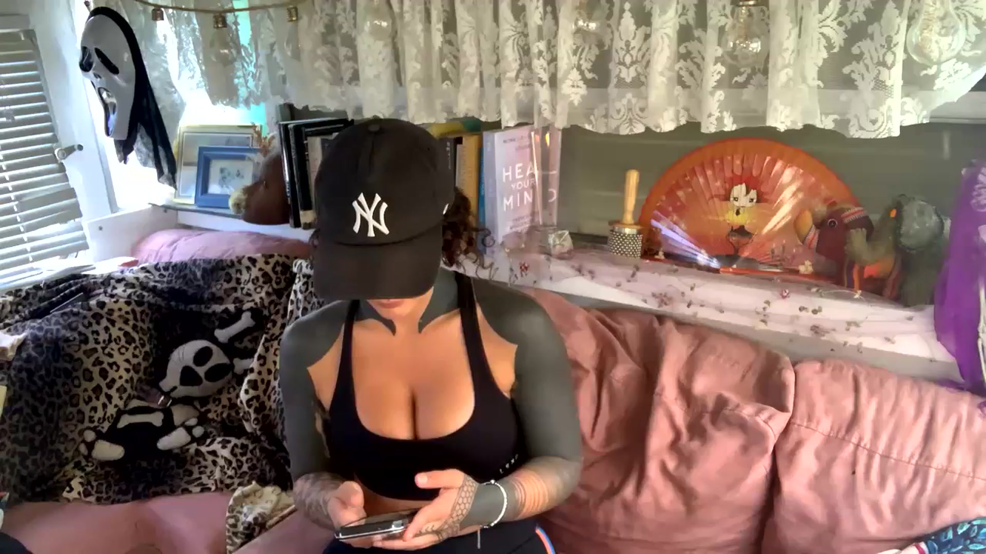 Gallery image thumbnail from Alt_Aussie's myfreecams stream on, 10/27/2023, 04:06 image 16 of 20