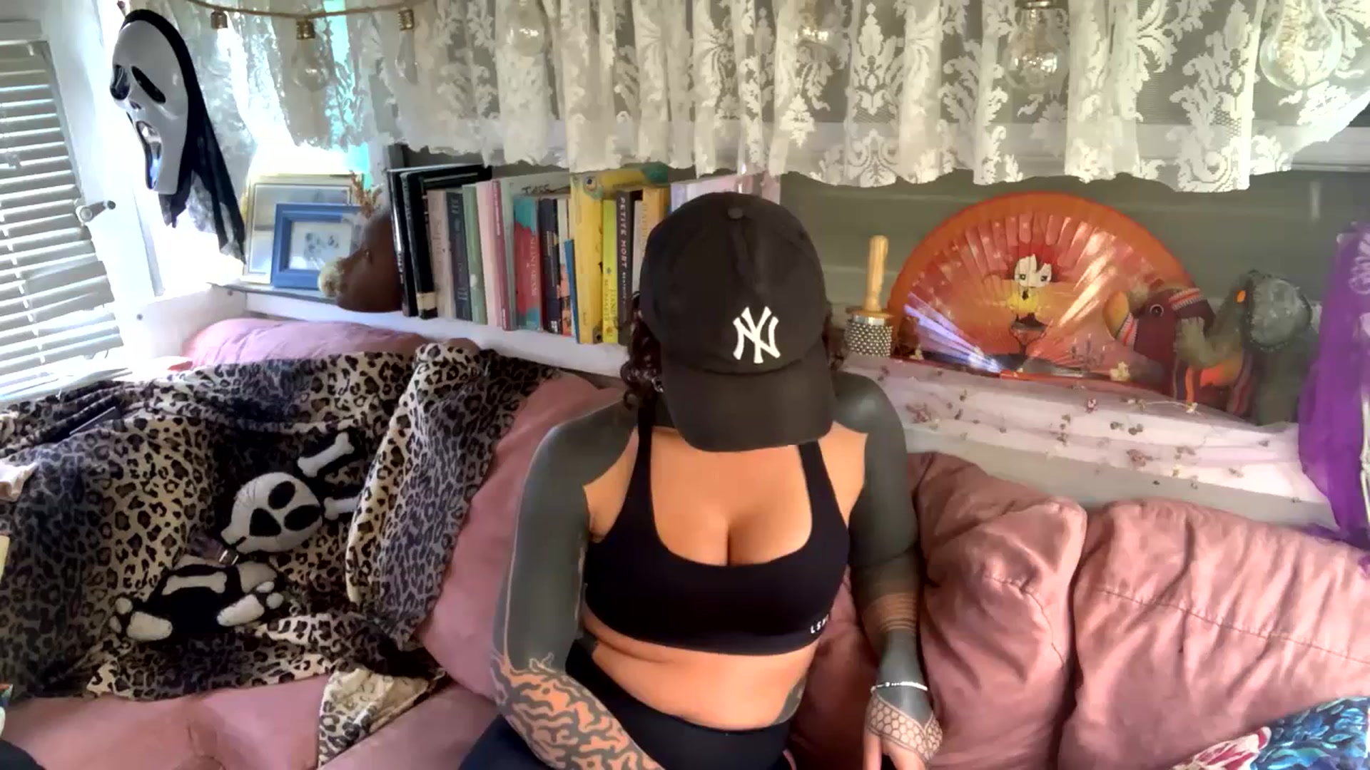 Gallery image thumbnail from Alt_Aussie's myfreecams stream on, 10/27/2023, 04:06 image 14 of 20
