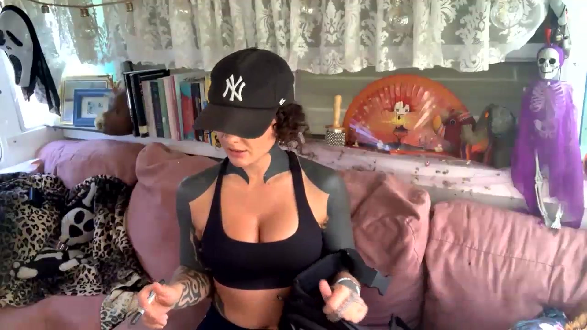 Gallery image thumbnail from Alt_Aussie's myfreecams stream on, 10/27/2023, 04:24 image 17 of 20