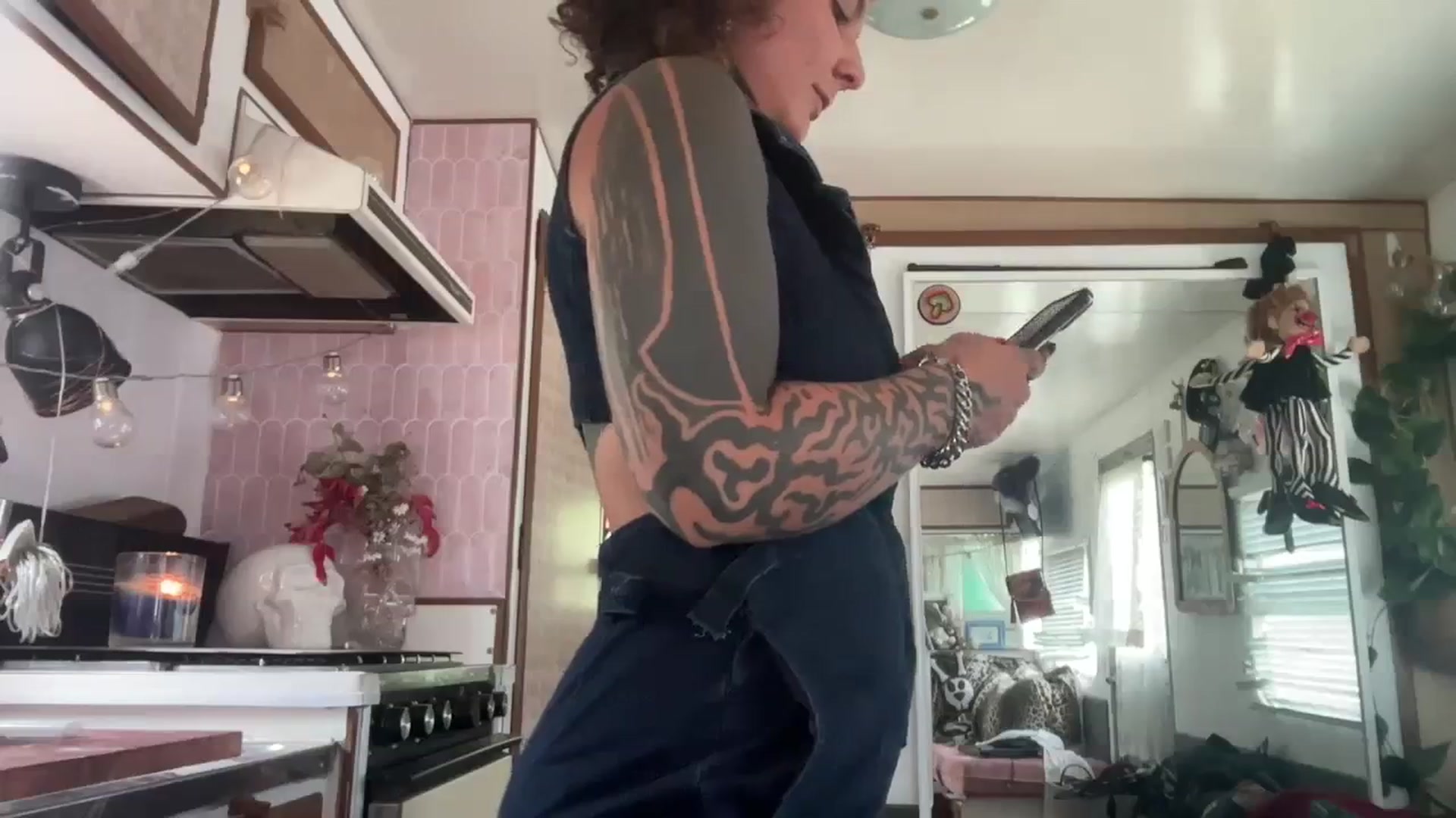 Gallery image thumbnail from Alt_Aussie's myfreecams stream on, 11/16/2023, 02:59 image 14 of 20