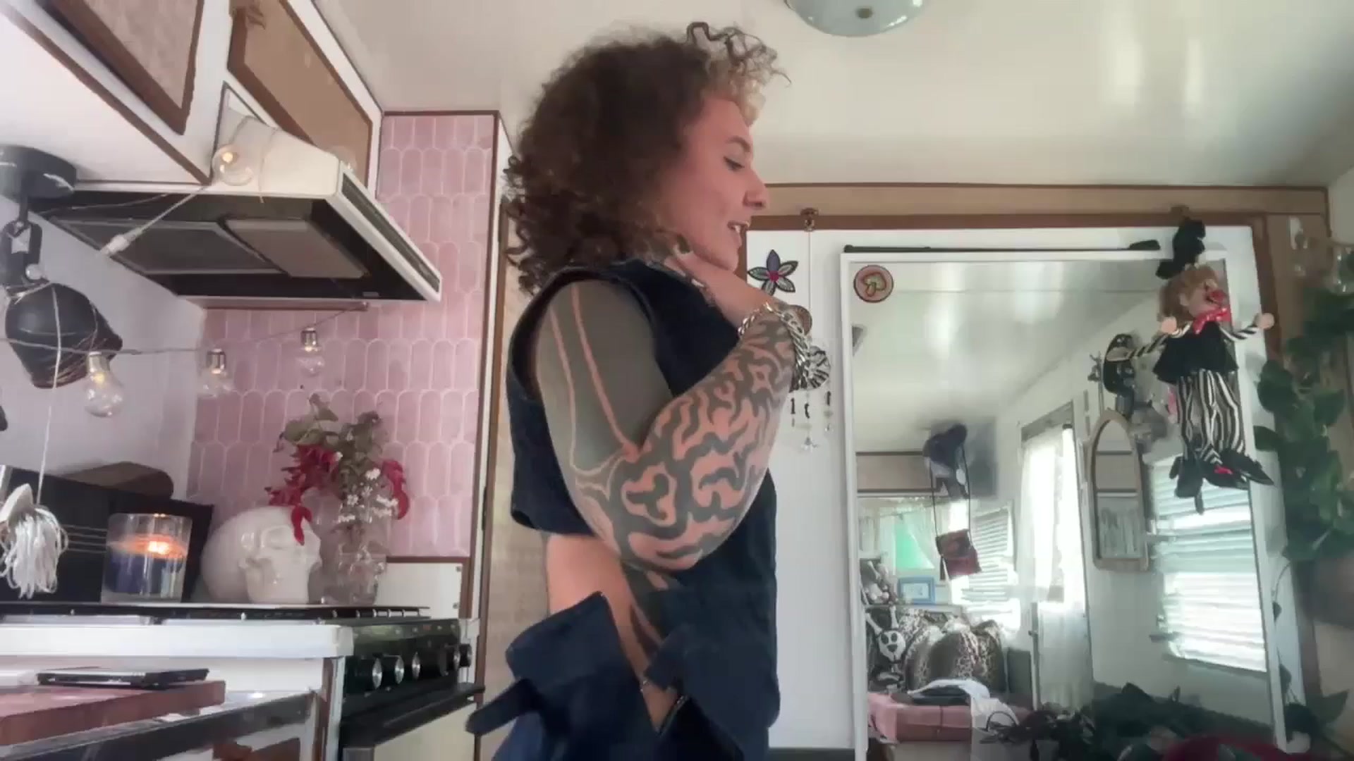 Gallery image thumbnail from Alt_Aussie's myfreecams stream on, 11/16/2023, 02:59 image 15 of 20