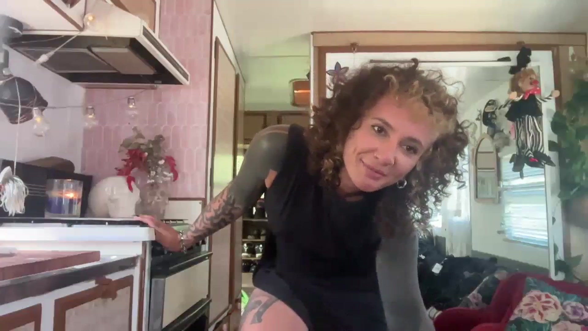 Gallery image thumbnail from Alt_Aussie's myfreecams stream on, 11/16/2023, 03:44 image 10 of 20