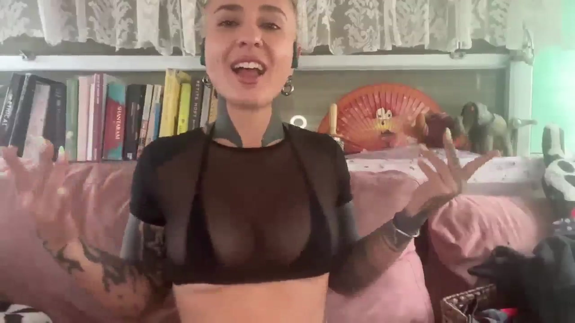 Gallery image thumbnail from Alt_Aussie's myfreecams stream on, 11/21/2023, 05:16 image 3 of 20