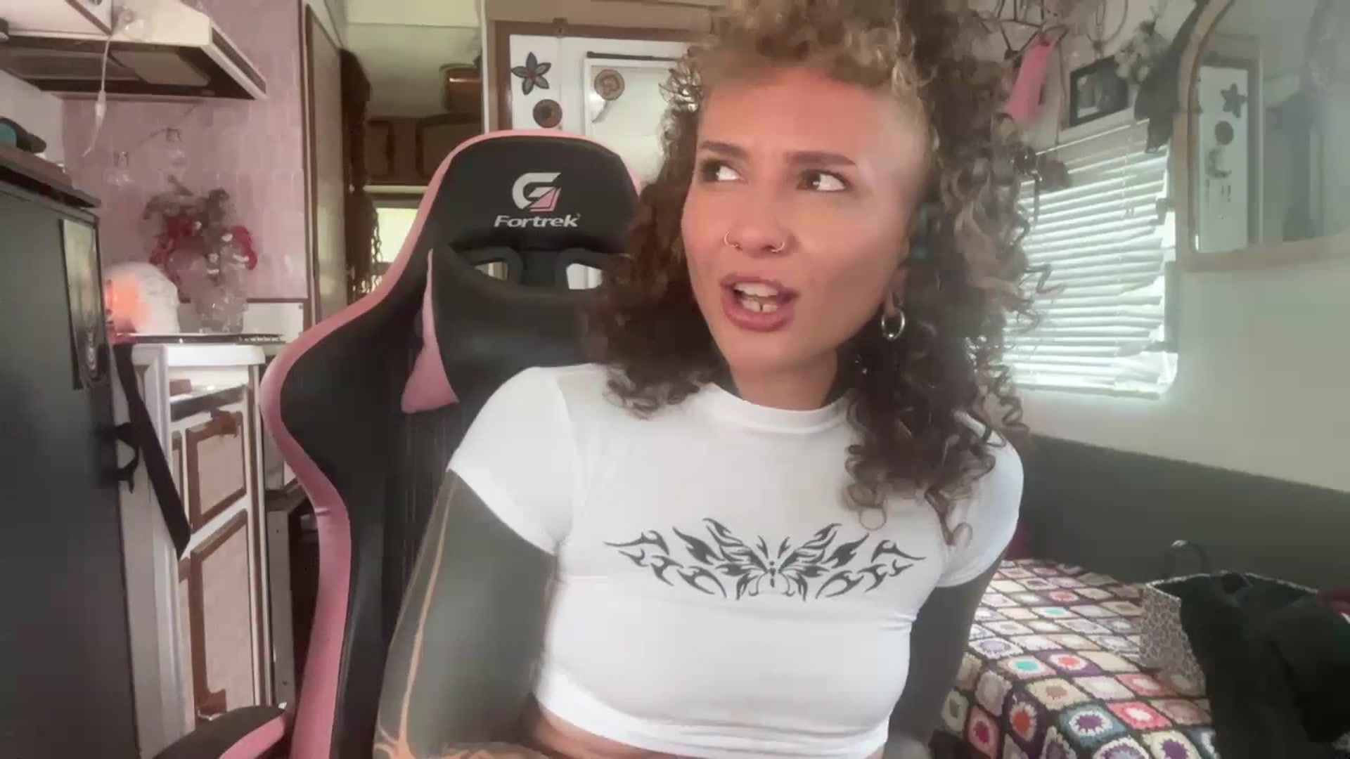 Gallery image thumbnail from Alt_Aussie's myfreecams stream on, 11/22/2023, 05:06 image 17 of 20