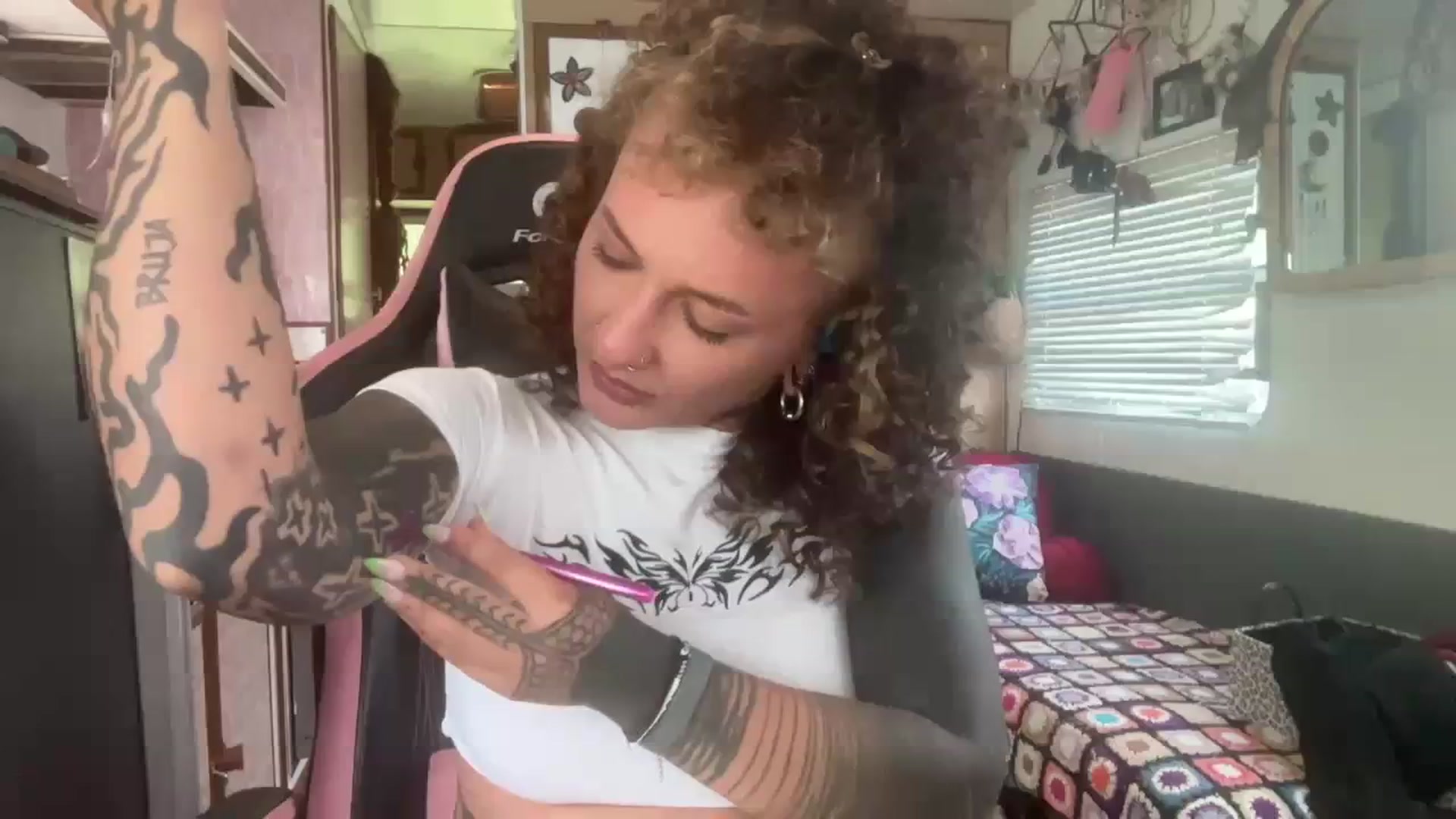 Gallery image thumbnail from Alt_Aussie's myfreecams stream on, 11/22/2023, 05:06 image 18 of 20
