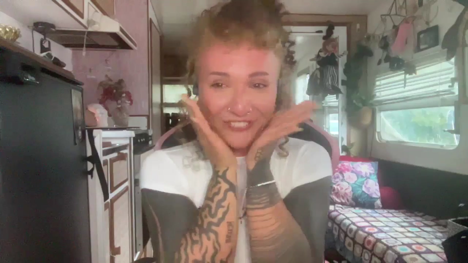 Gallery image thumbnail from Alt_Aussie's myfreecams stream on, 11/22/2023, 08:04 image 18 of 20