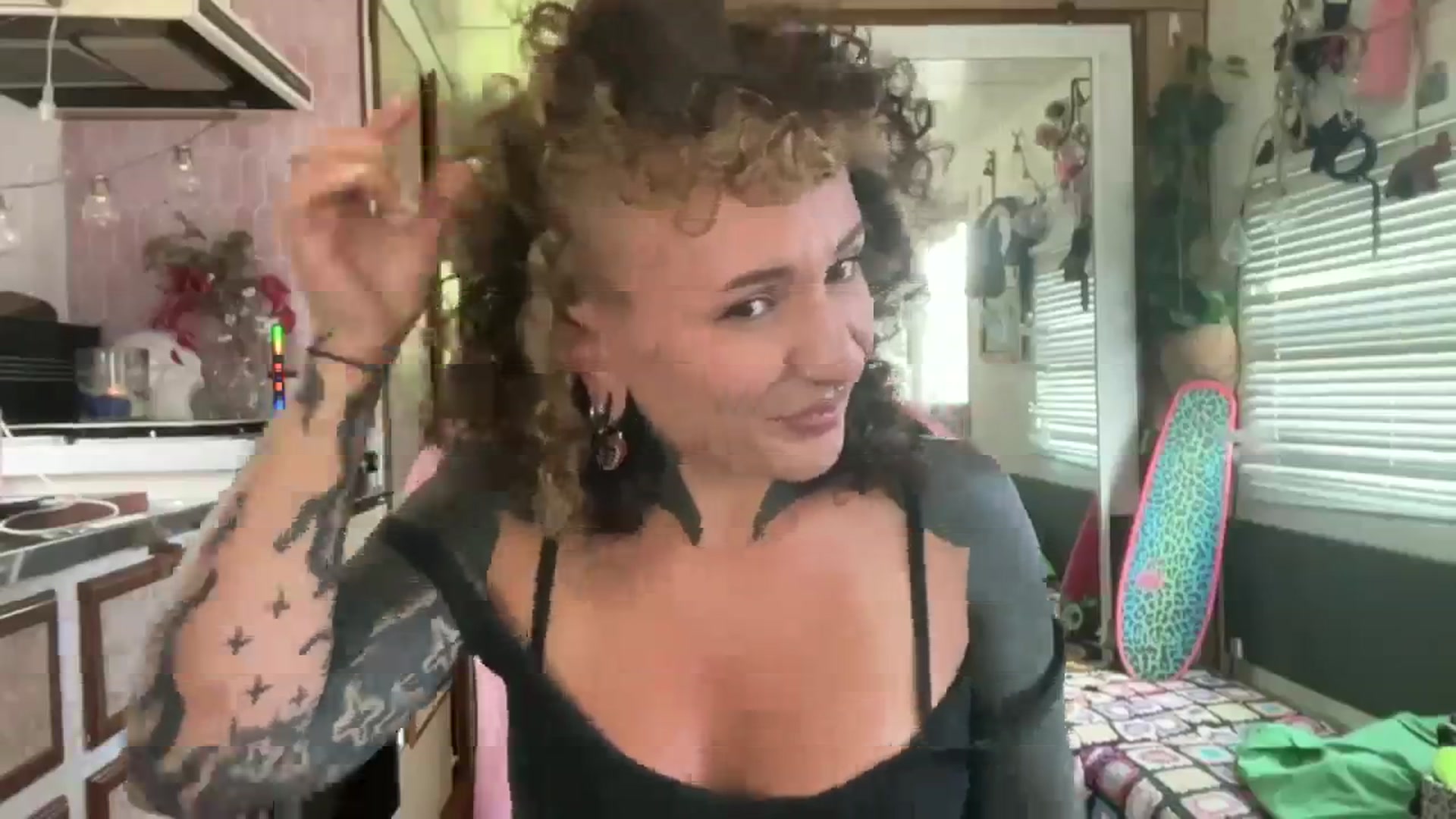 Gallery image thumbnail from Alt_Aussie's myfreecams stream on, 11/27/2023, 05:56 image 17 of 20