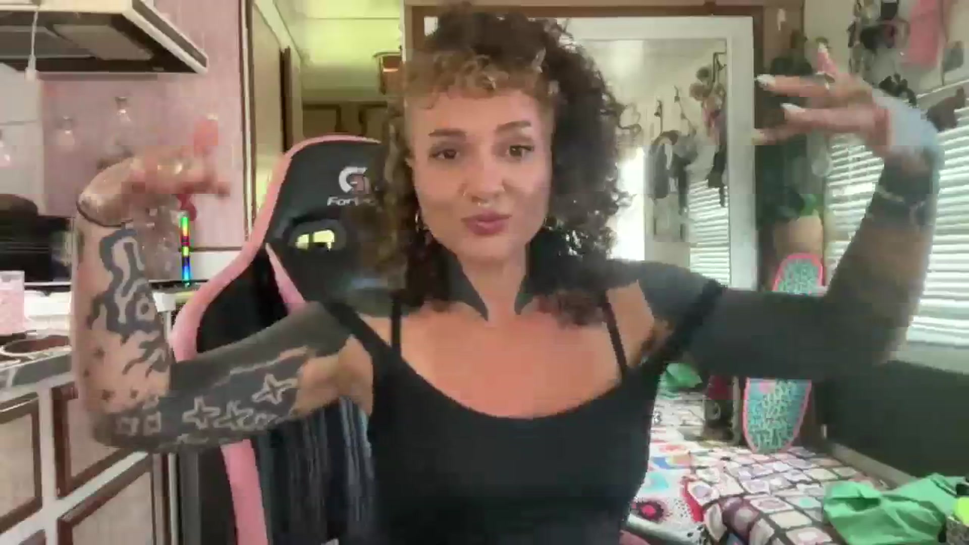 Gallery image thumbnail from Alt_Aussie's myfreecams stream on, 11/27/2023, 05:56 image 16 of 20