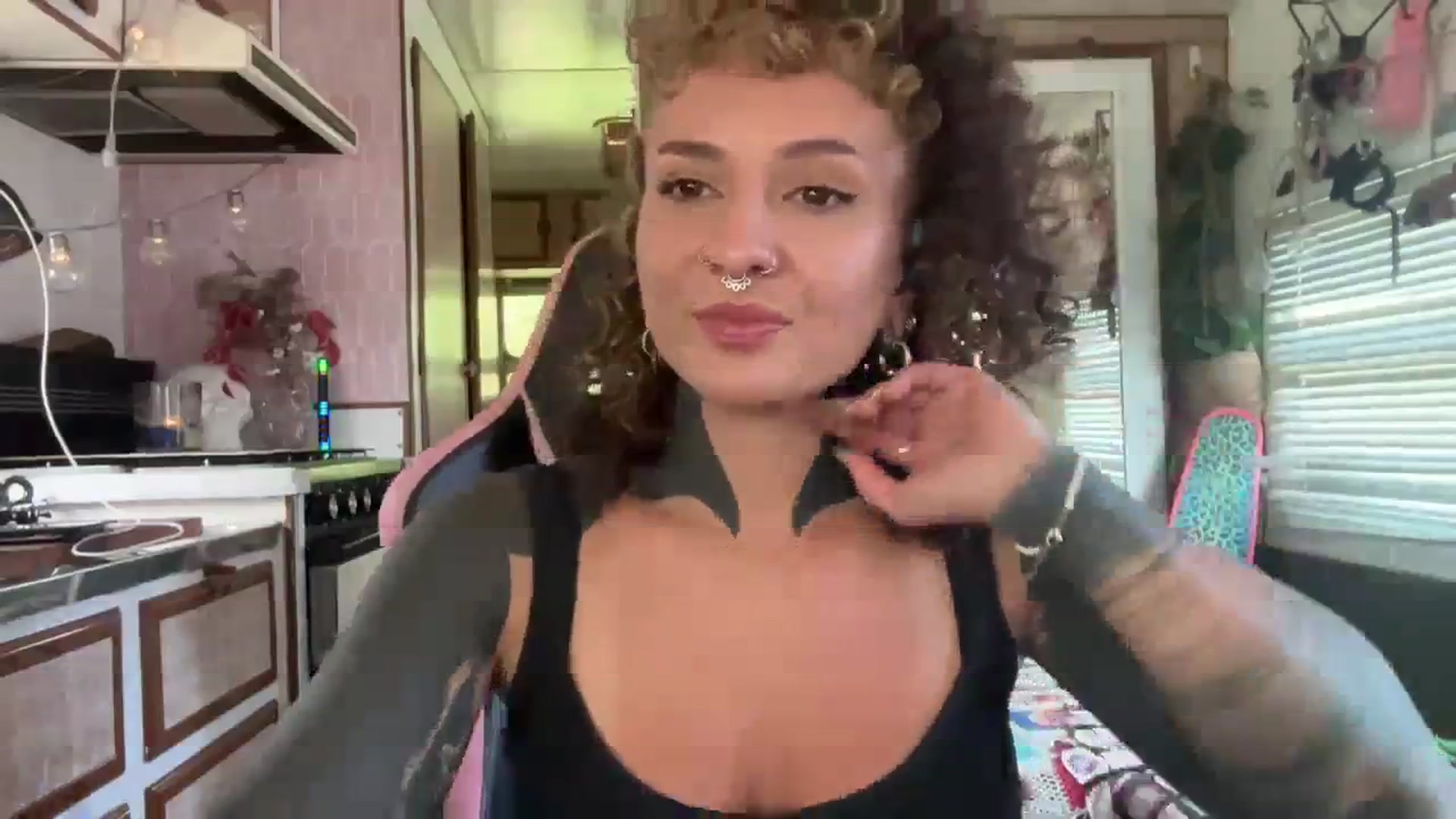 Gallery image thumbnail from Alt_Aussie's myfreecams stream on, 11/27/2023, 05:56 image 6 of 20
