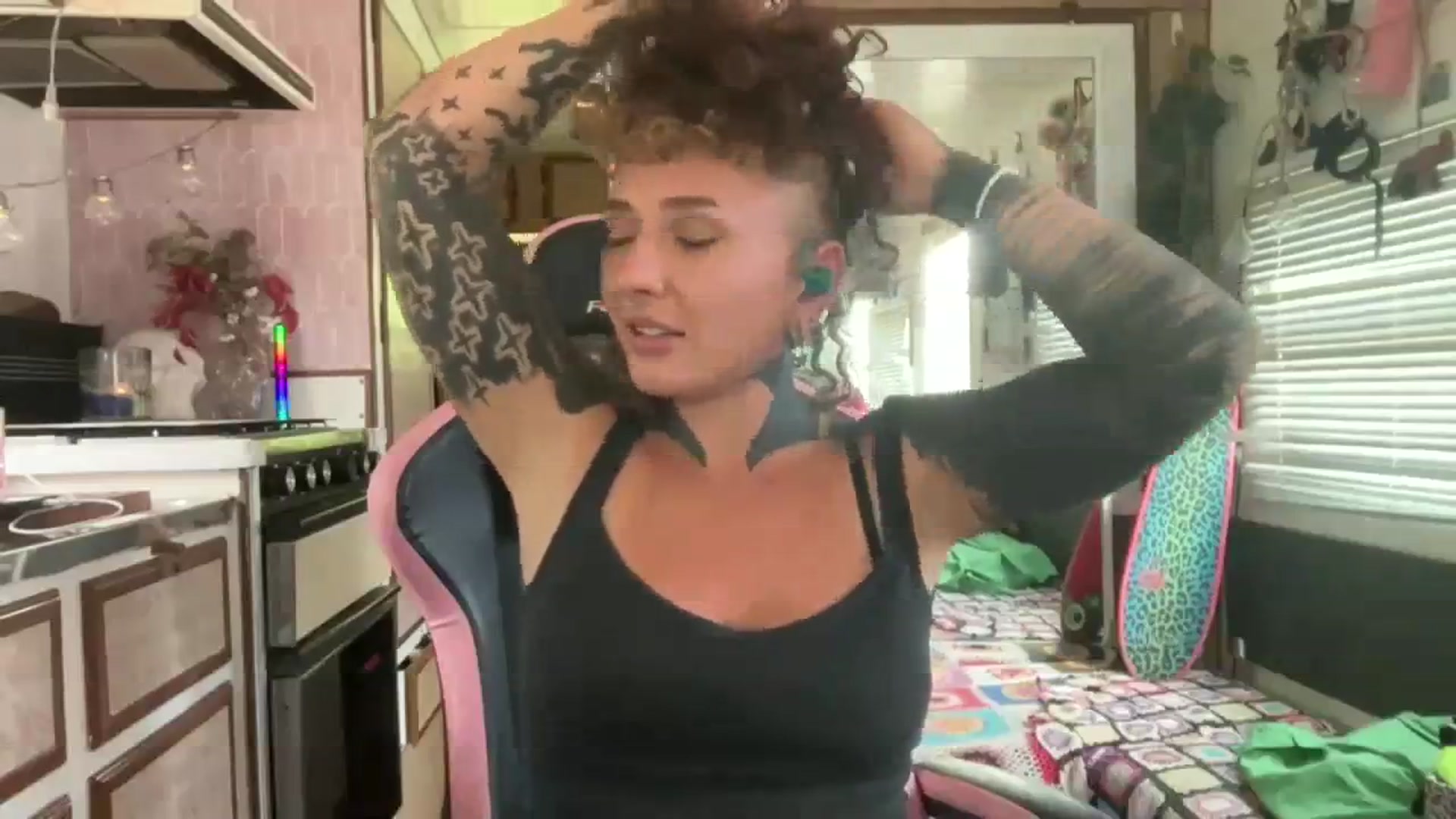 Gallery image thumbnail from Alt_Aussie's myfreecams stream on, 11/27/2023, 05:56 image 19 of 20