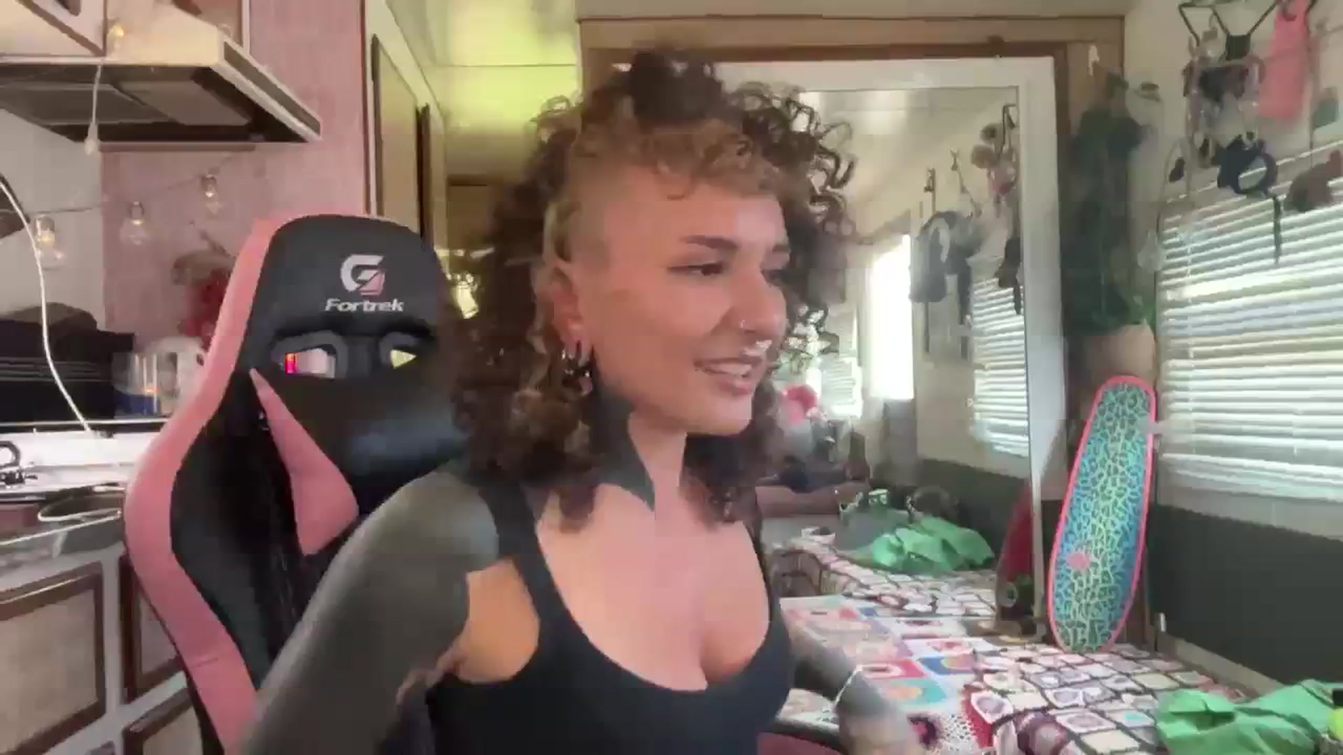 Gallery image thumbnail from Alt_Aussie's myfreecams stream on, 11/27/2023, 05:56 image 1 of 20