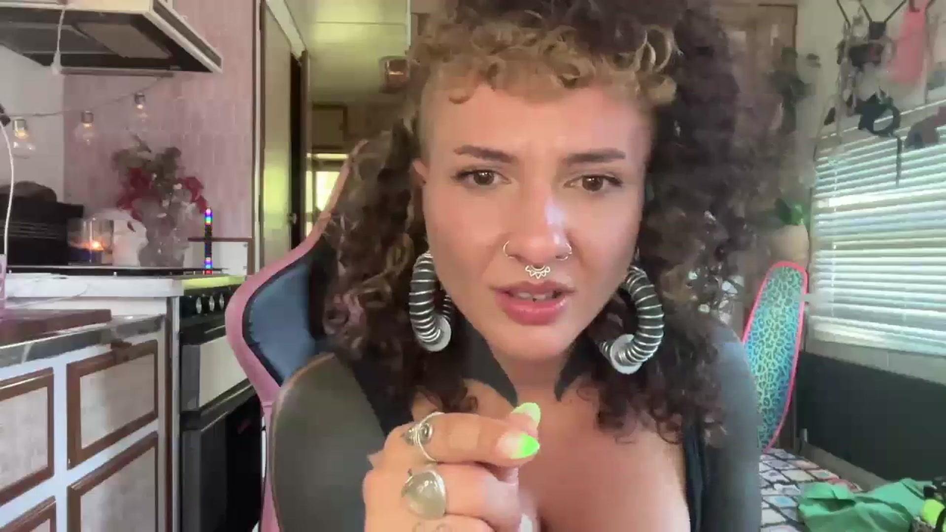 Gallery image thumbnail from Alt_Aussie's myfreecams stream on, 11/27/2023, 08:53 image 2 of 20