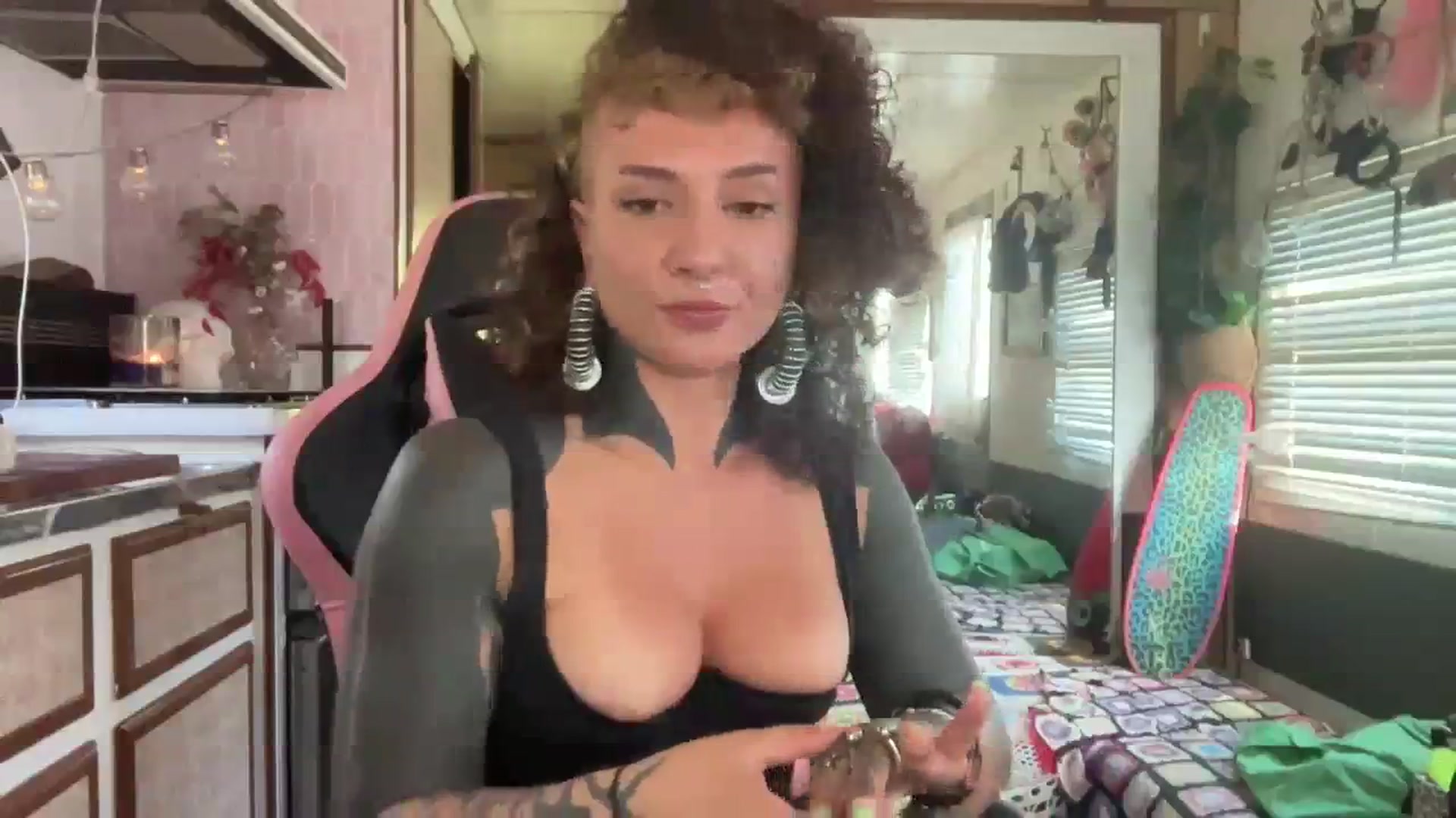 Gallery image thumbnail from Alt_Aussie's myfreecams stream on, 11/27/2023, 08:53 image 5 of 20