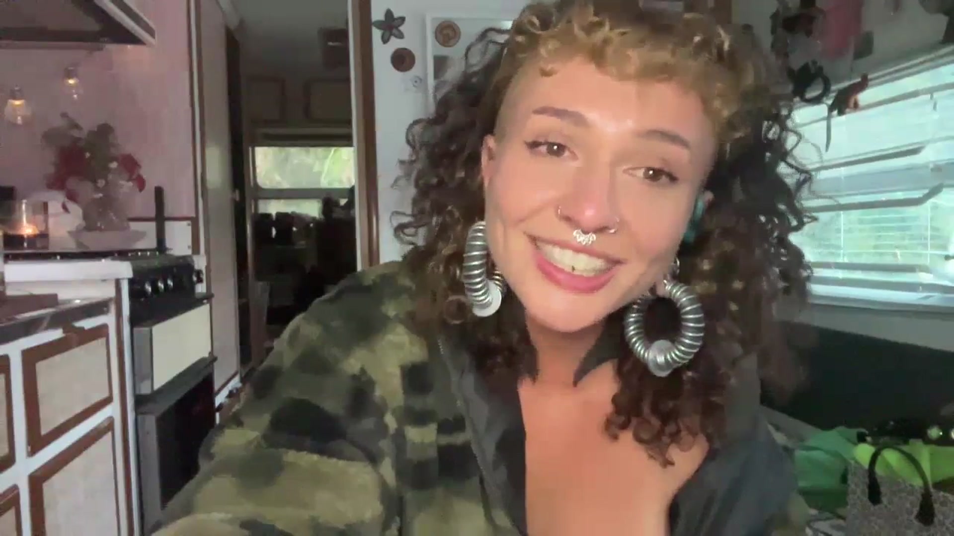 Gallery image thumbnail from Alt_Aussie's myfreecams stream on, 11/27/2023, 09:20 image 4 of 20