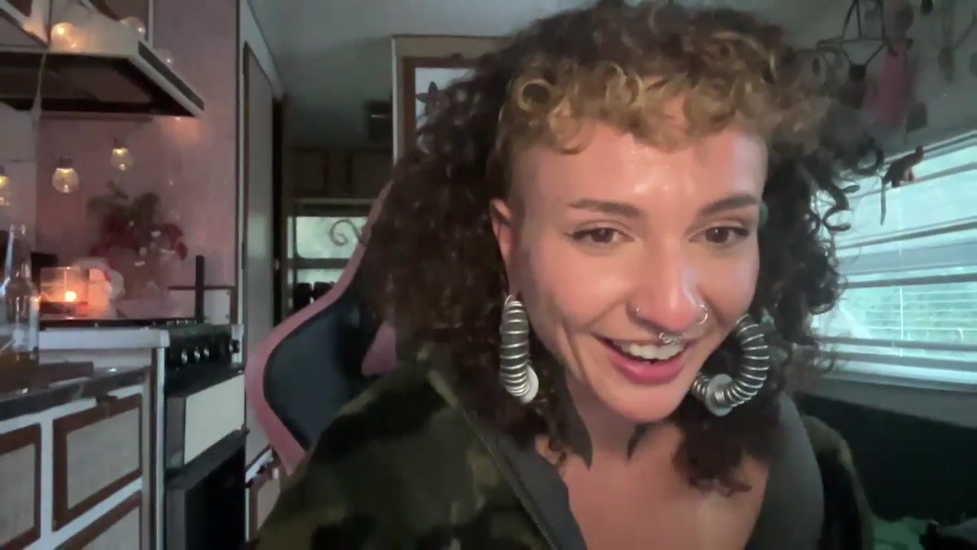 Gallery image thumbnail from Alt_Aussie's myfreecams stream on, 11/27/2023, 09:20 image 18 of 20