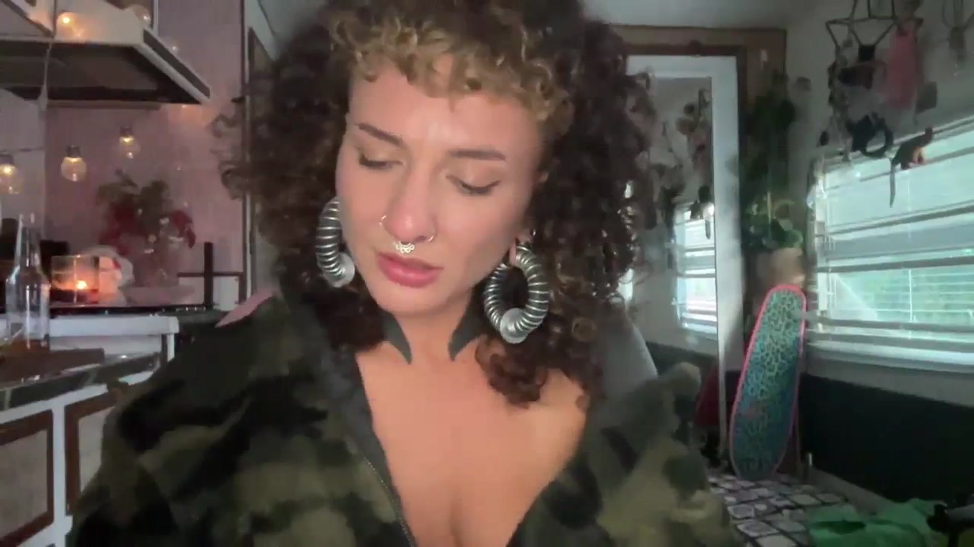 Gallery image thumbnail from Alt_Aussie's myfreecams stream on, 11/27/2023, 09:20 image 16 of 20