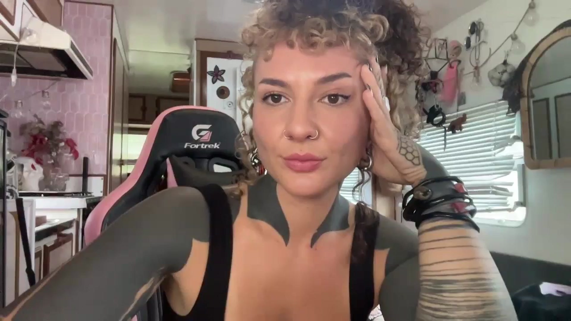 Gallery image thumbnail from Alt_Aussie's myfreecams stream on, 12/05/2023, 04:57 image 8 of 20