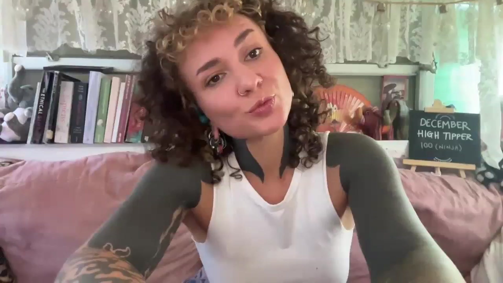 Gallery image thumbnail from Alt_Aussie's myfreecams stream on, 12/06/2023, 04:23 image 8 of 20