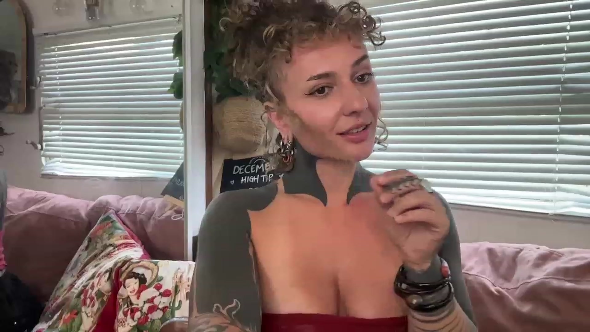 Gallery image thumbnail from Alt_Aussie's myfreecams stream on, 12/19/2023, 06:49 image 19 of 20