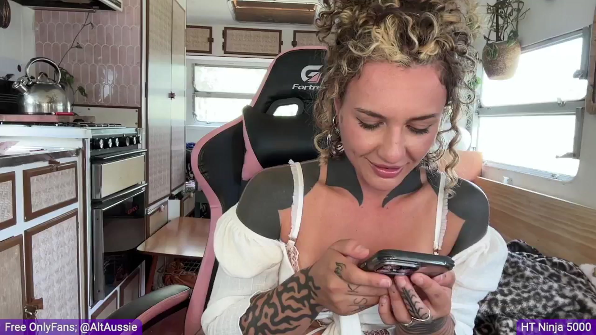 Gallery image thumbnail from Alt_Aussie's myfreecams stream on, 02/26/2024, 04:45 image 13 of 20