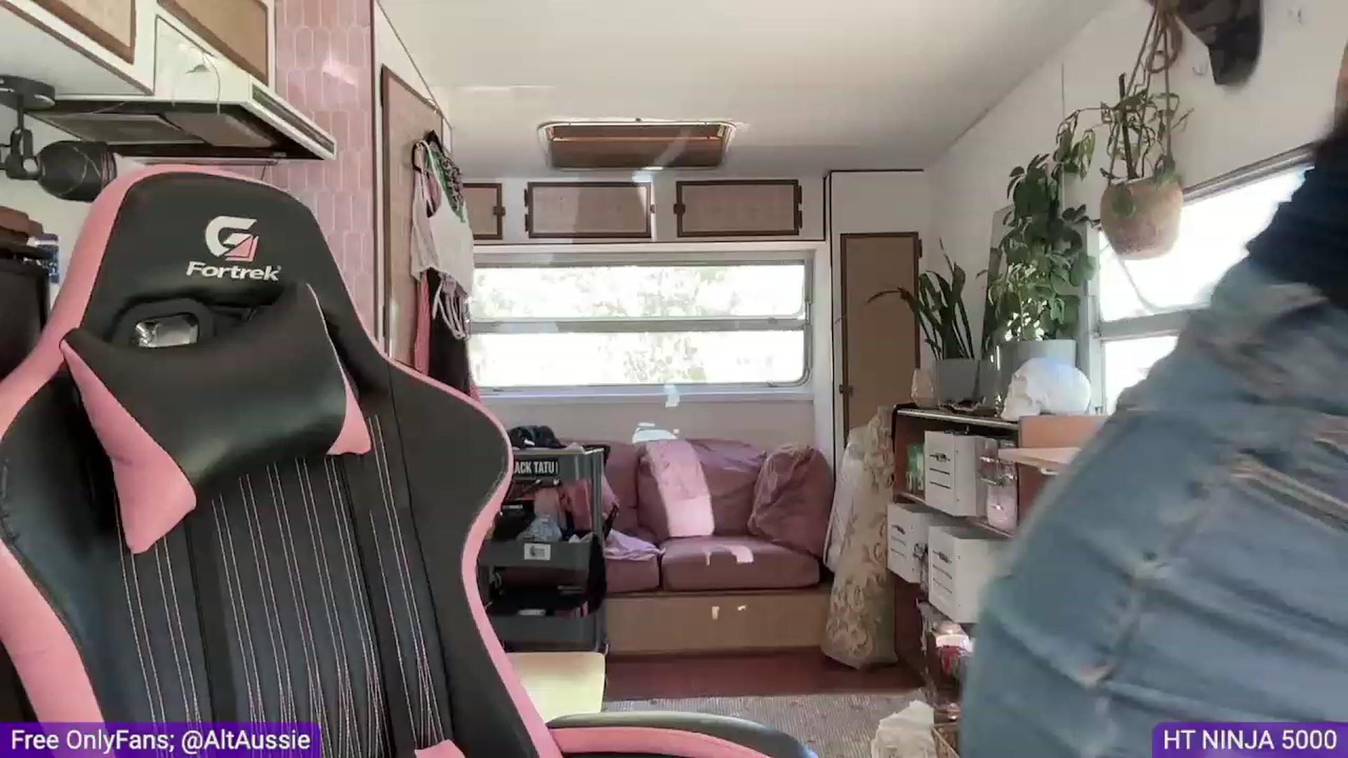 Gallery image thumbnail from Alt_Aussie's myfreecams stream on, 02/27/2024, 05:37 image 1 of 20