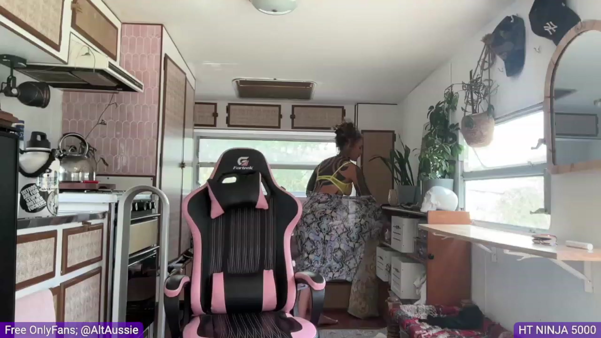 Gallery image thumbnail from Alt_Aussie's myfreecams stream on, 02/28/2024, 06:39 image 4 of 20