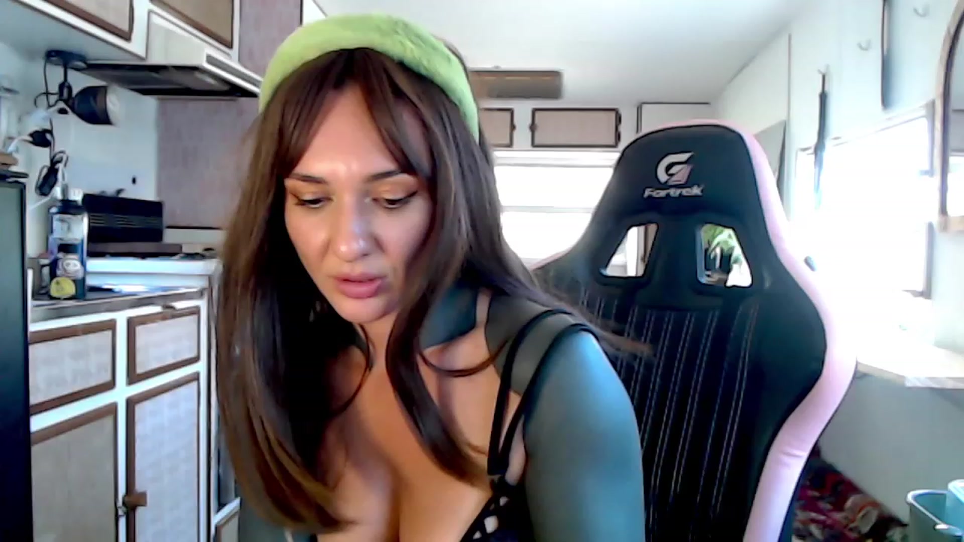 Gallery image thumbnail from Alt_Aussie's myfreecams stream on, 03/15/2024, 07:01 image 19 of 20