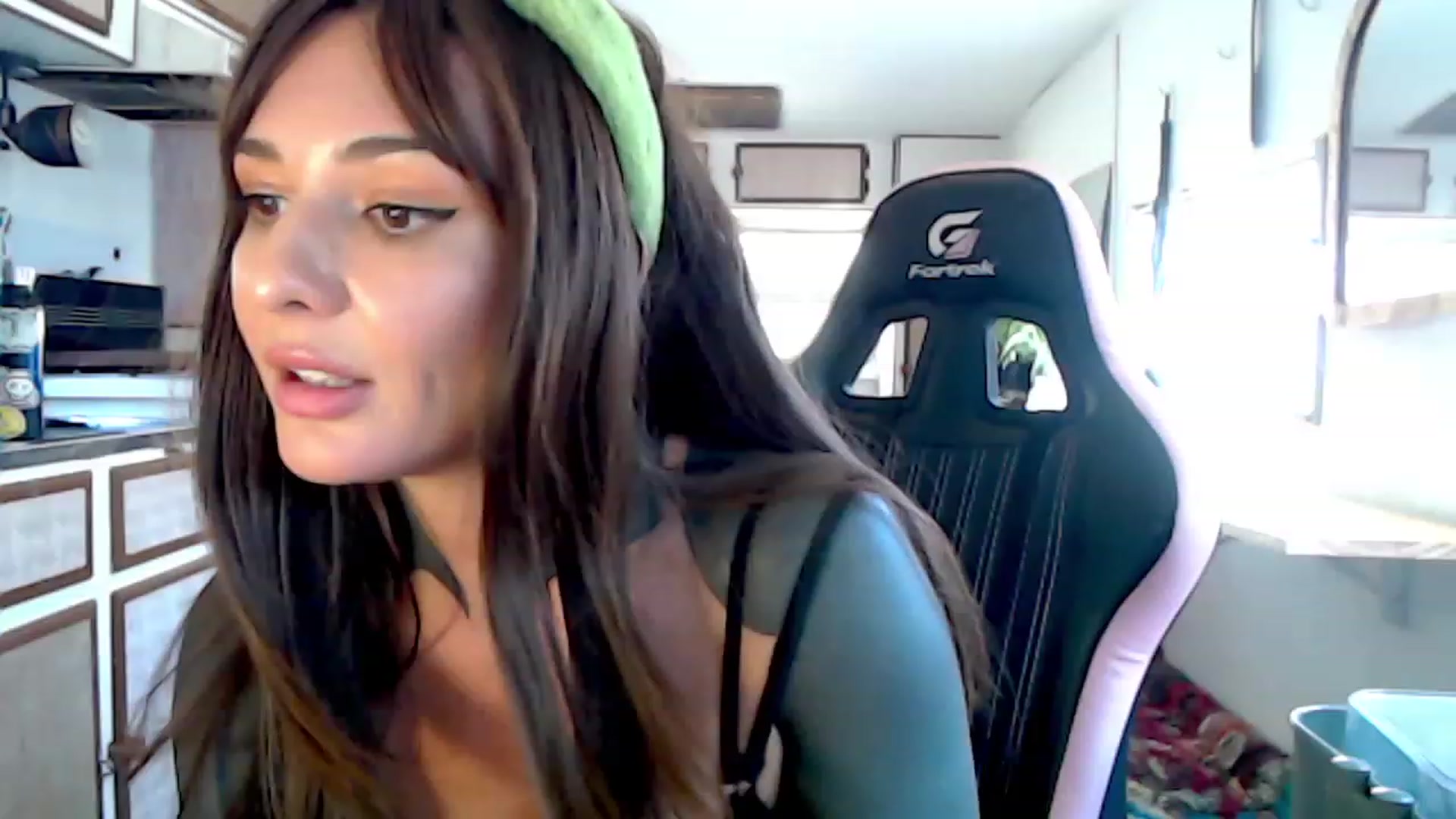Gallery image thumbnail from Alt_Aussie's myfreecams stream on, 03/15/2024, 07:01 image 17 of 20