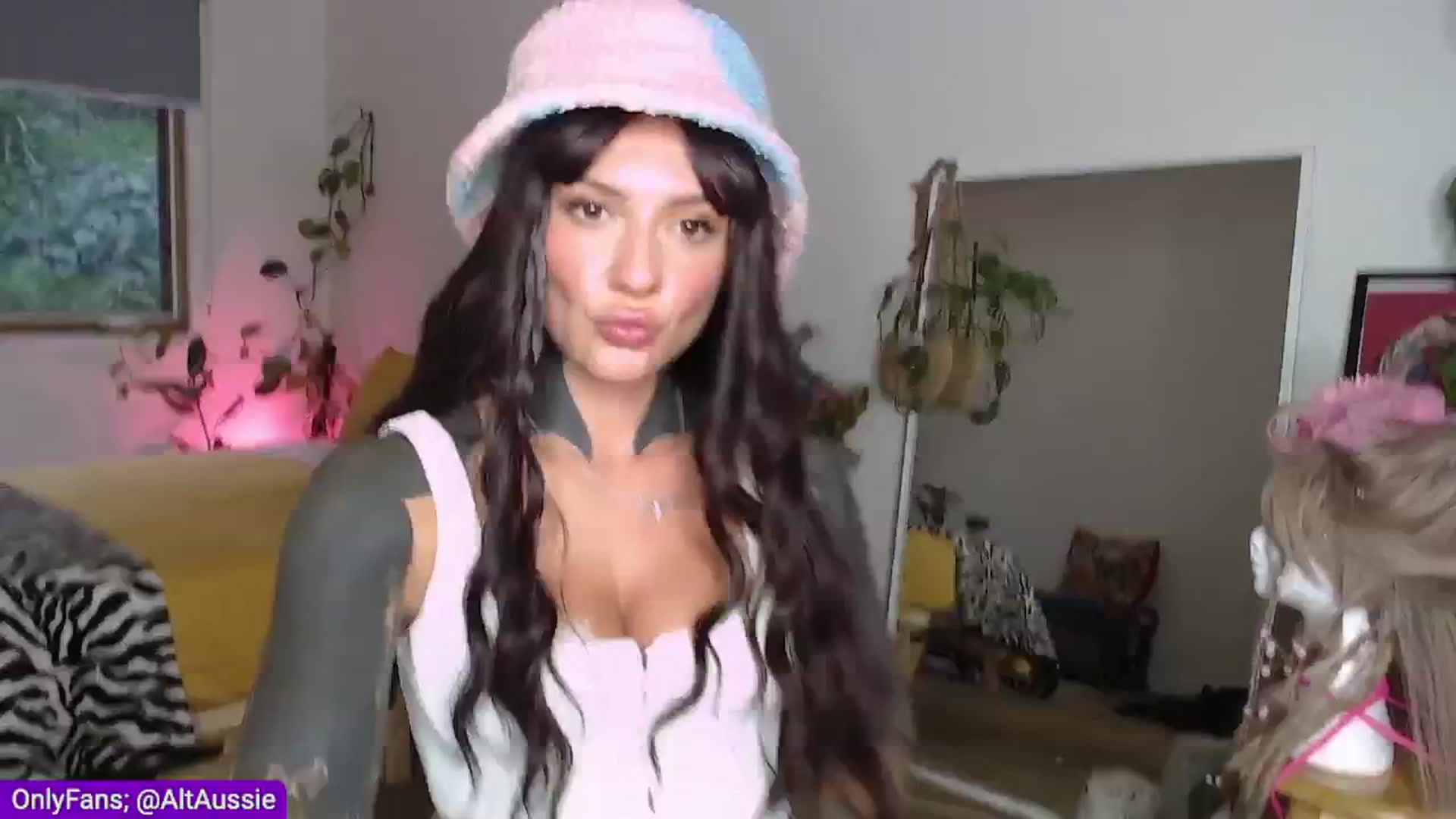 Gallery image thumbnail from Alt_Aussie's myfreecams stream on, 05/24/2024, 08:13 image 6 of 20