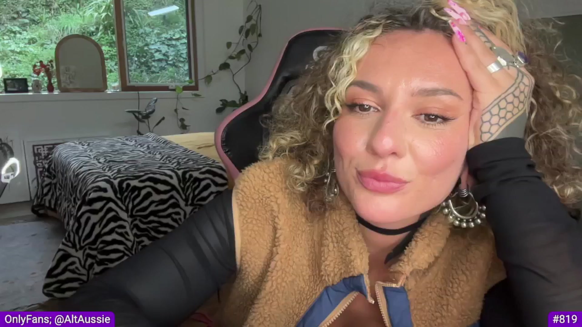 Gallery image thumbnail from Alt_Aussie's myfreecams stream on, 05/27/2024, 07:05 image 20 of 20