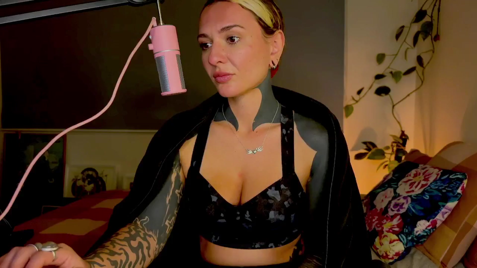 Gallery image thumbnail from Alt_Aussie's myfreecams stream on, 07/01/2024, 11:01 image 9 of 20