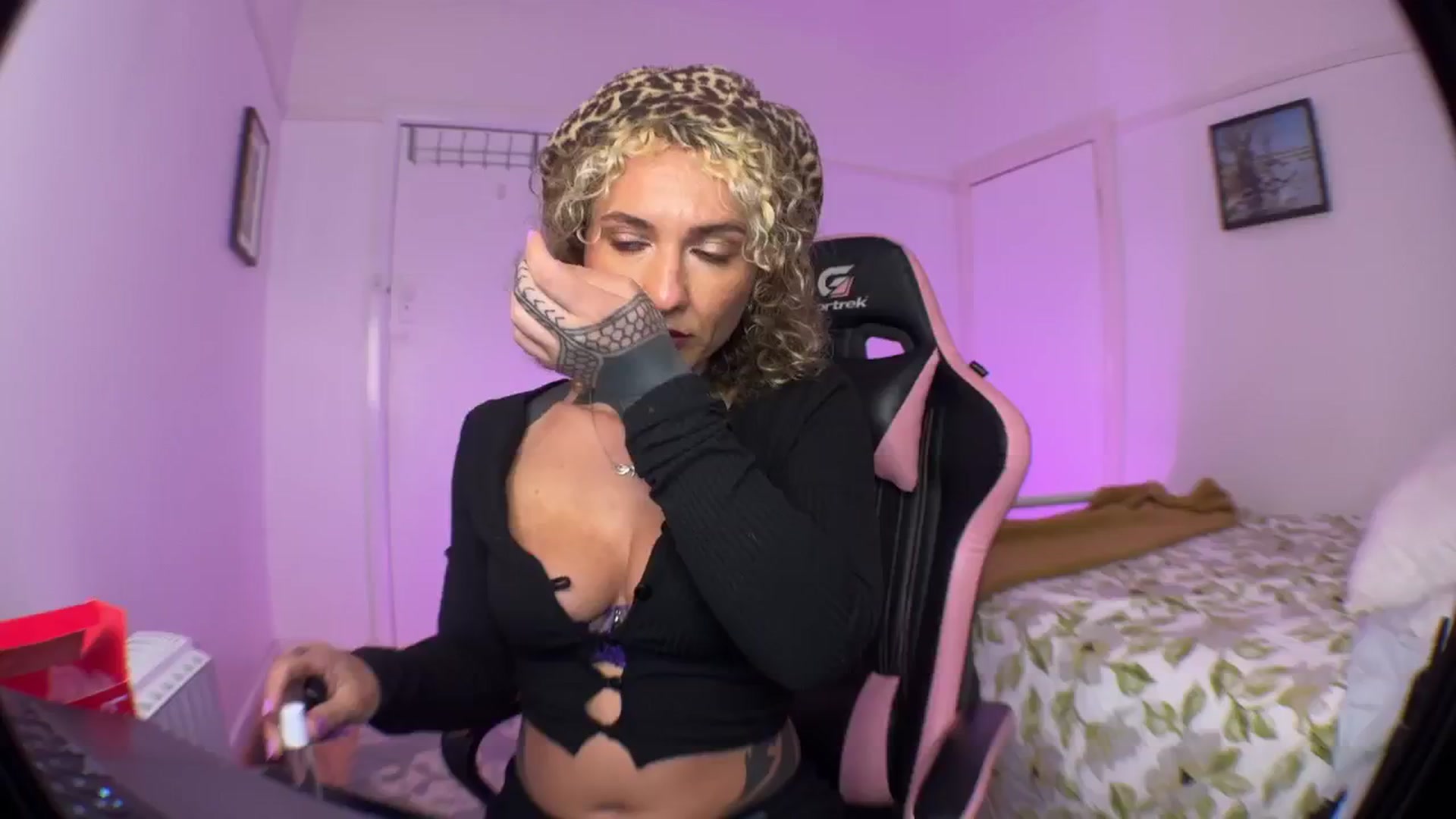 Gallery image thumbnail from Alt_Aussie's myfreecams stream on, 09/18/2024, 09:53 image 10 of 20