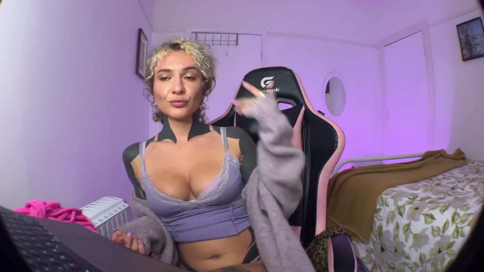 Gallery image thumbnail from Alt_Aussie's myfreecams stream on, 09/19/2024, 09:57 image 18 of 20