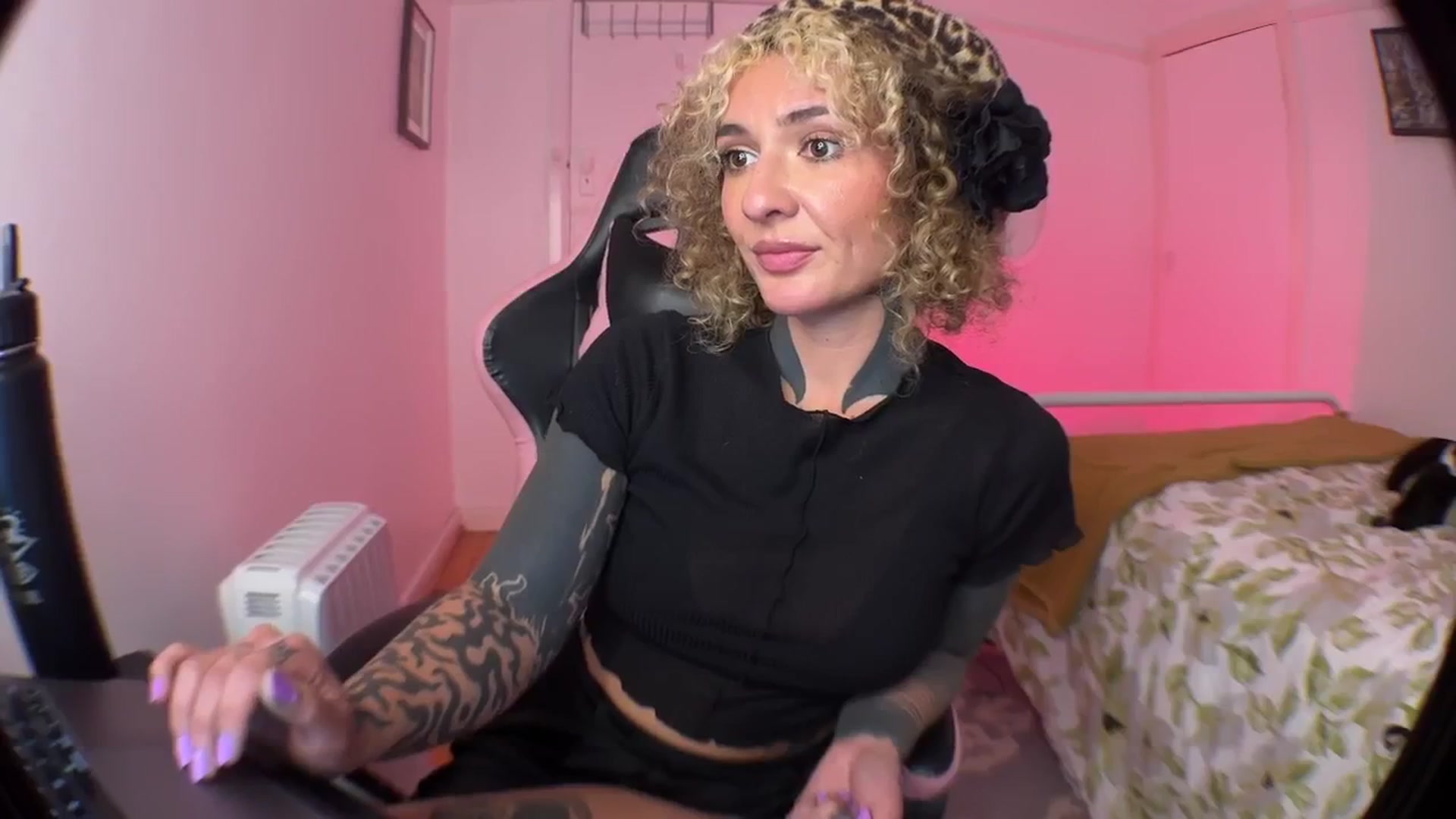 Gallery image thumbnail from Alt_Aussie's myfreecams stream on, 09/25/2024, 08:19 image 7 of 20