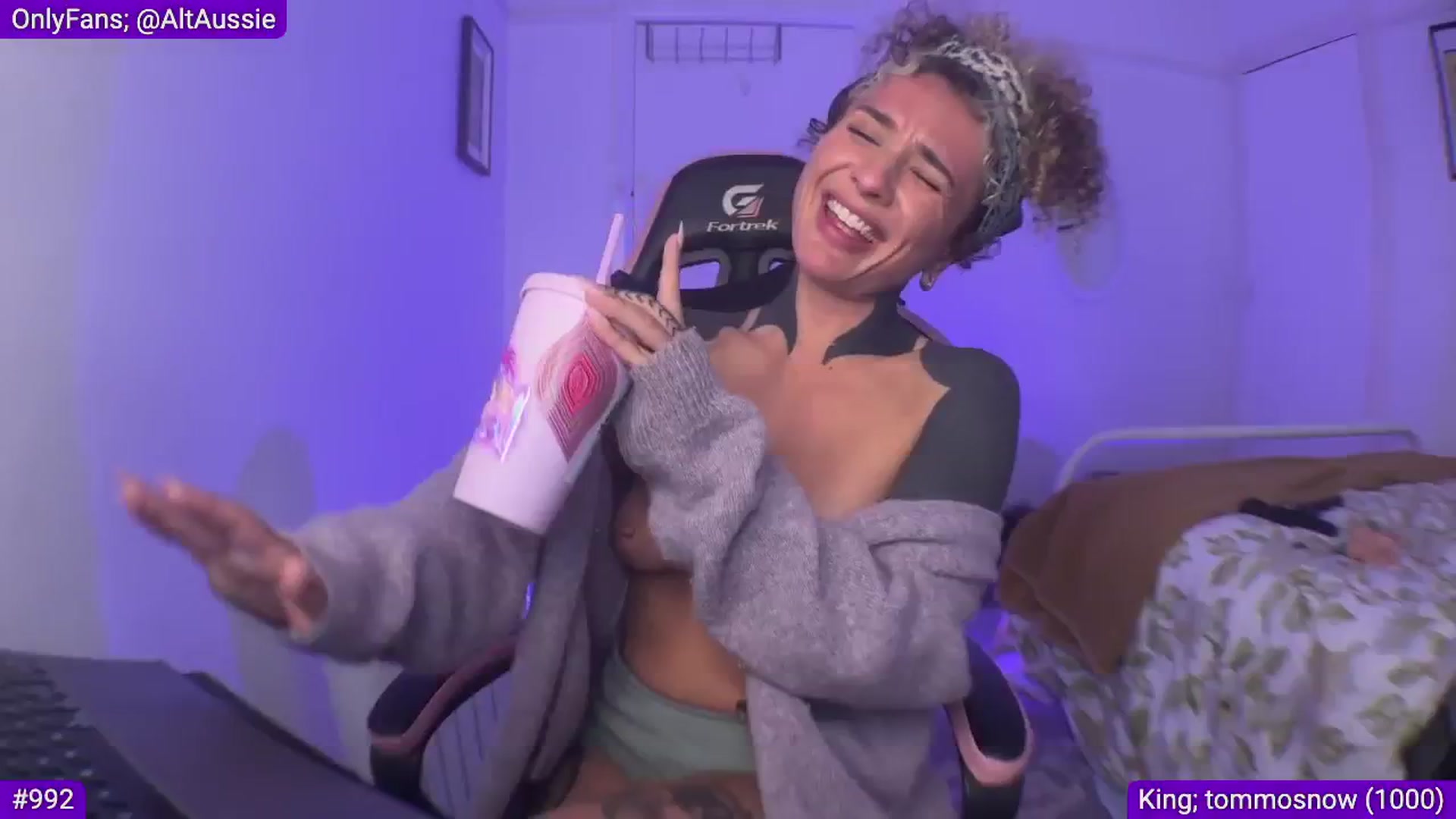 Gallery image thumbnail from Alt_Aussie's myfreecams stream on, 10/06/2024, 07:40 image 14 of 20