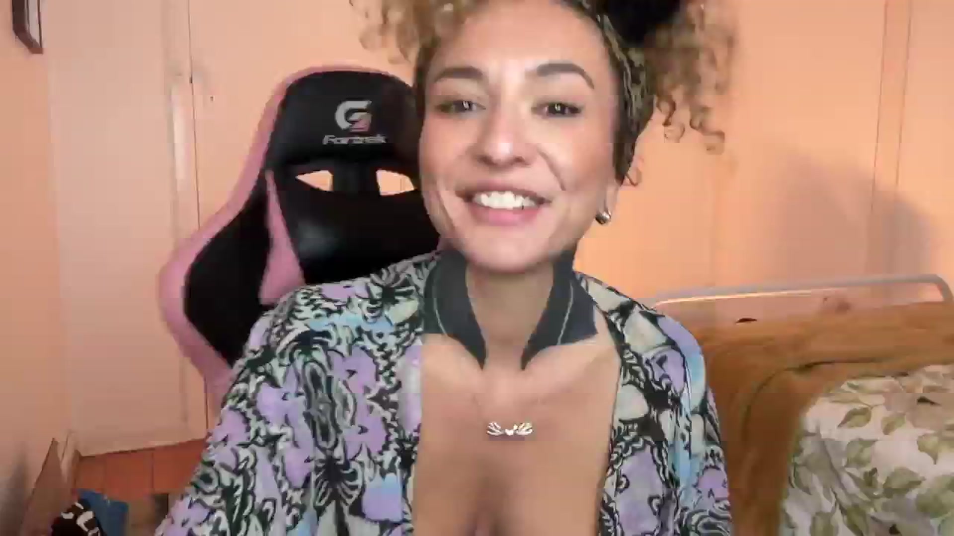 Gallery image thumbnail from Alt_Aussie's myfreecams stream on, 10/15/2024, 07:19 image 14 of 20