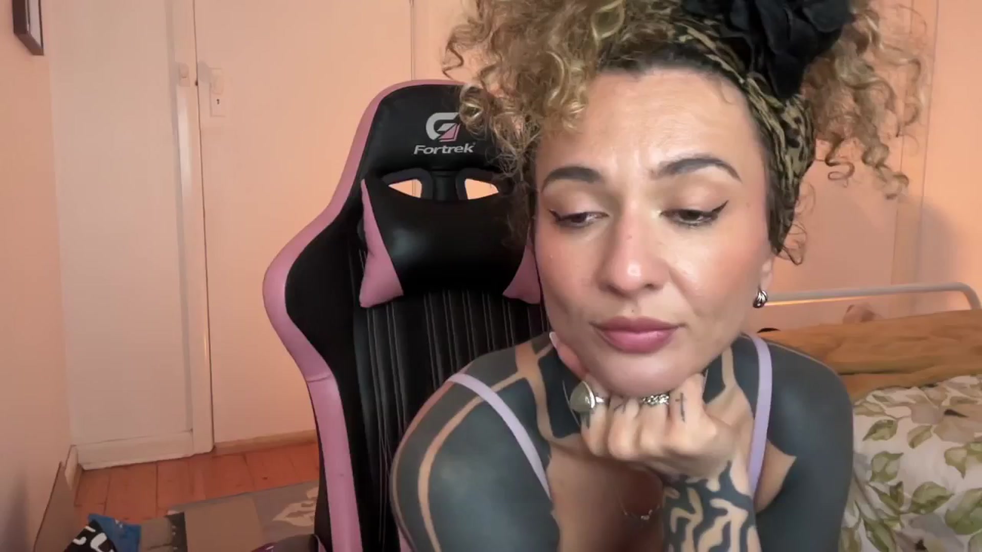 Gallery image thumbnail from Alt_Aussie's myfreecams stream on, 10/15/2024, 07:19 image 10 of 20