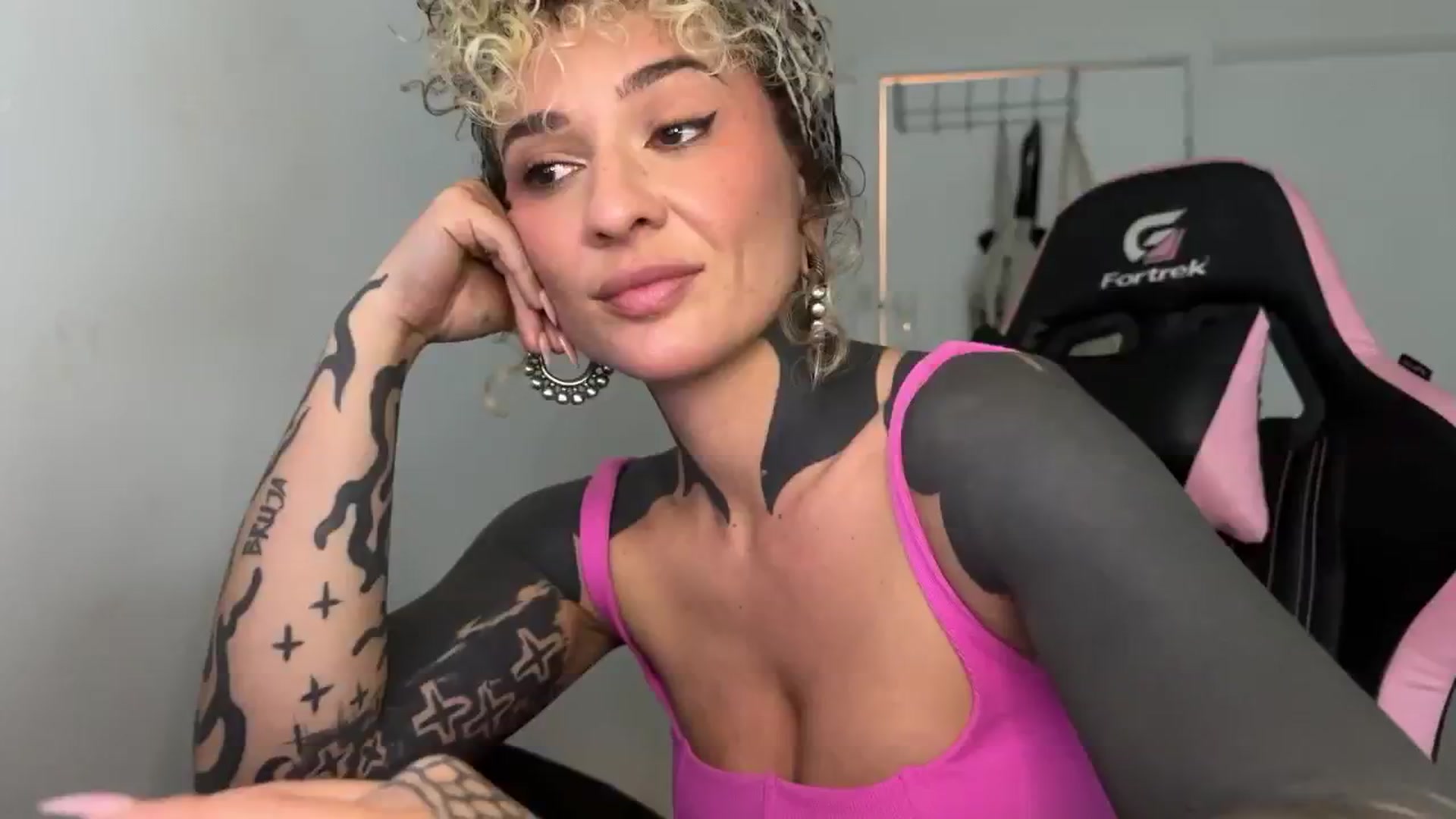 Gallery image thumbnail from Alt_Aussie's myfreecams stream on, 10/24/2024, 07:16 image 2 of 20