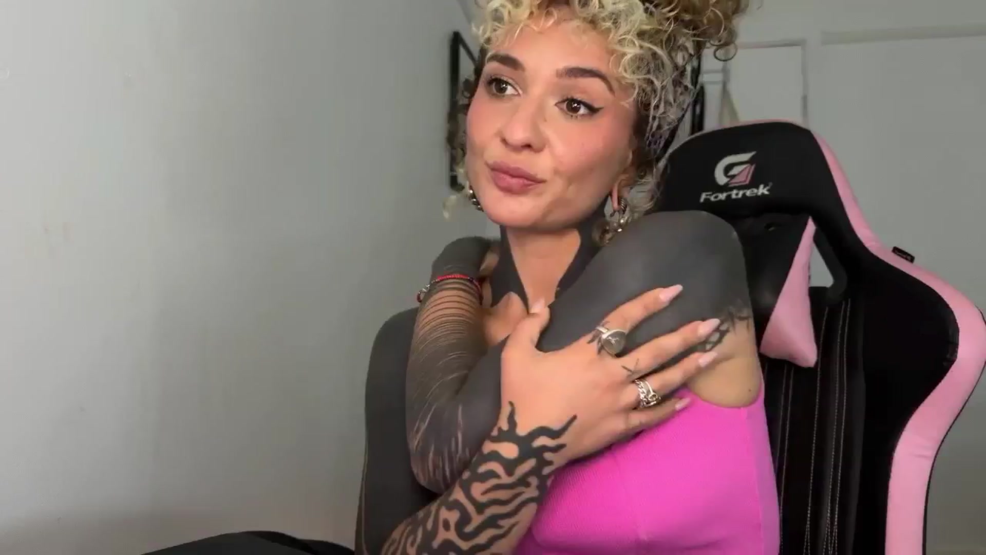 Gallery image thumbnail from Alt_Aussie's myfreecams stream on, 10/24/2024, 07:16 image 4 of 20