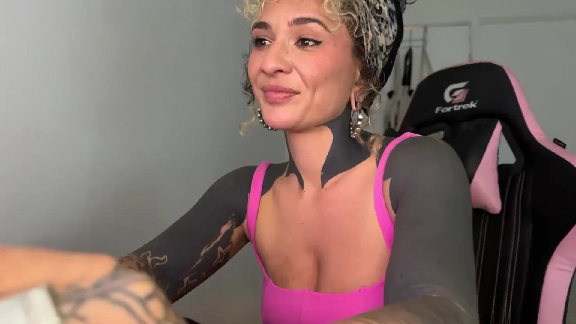 Gallery image thumbnail from Alt_Aussie's myfreecams stream on, 10/24/2024, 07:16 image 6 of 20