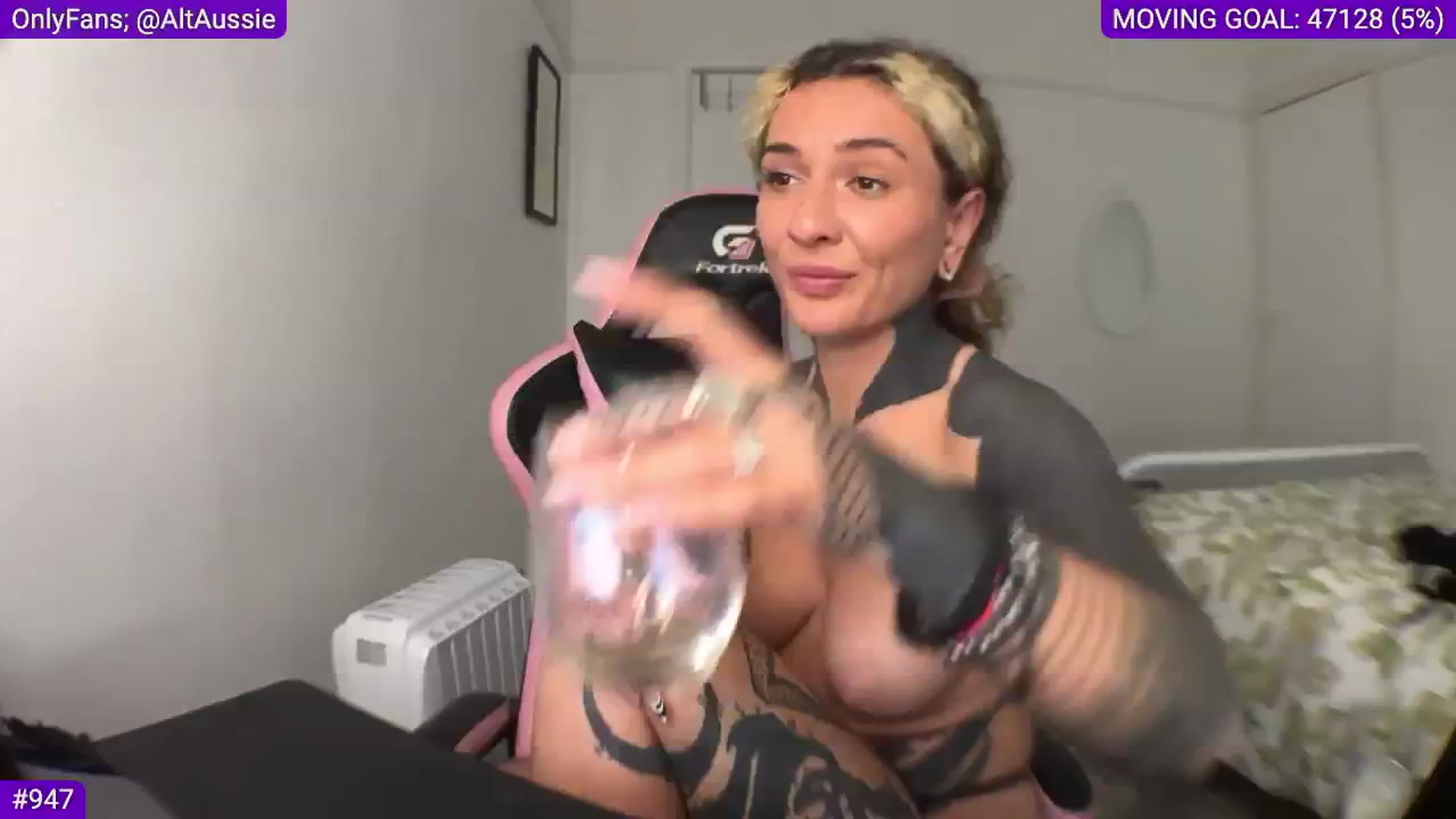 Gallery image thumbnail from Alt_Aussie's myfreecams stream on, 10/27/2024, 07:00 image 17 of 20