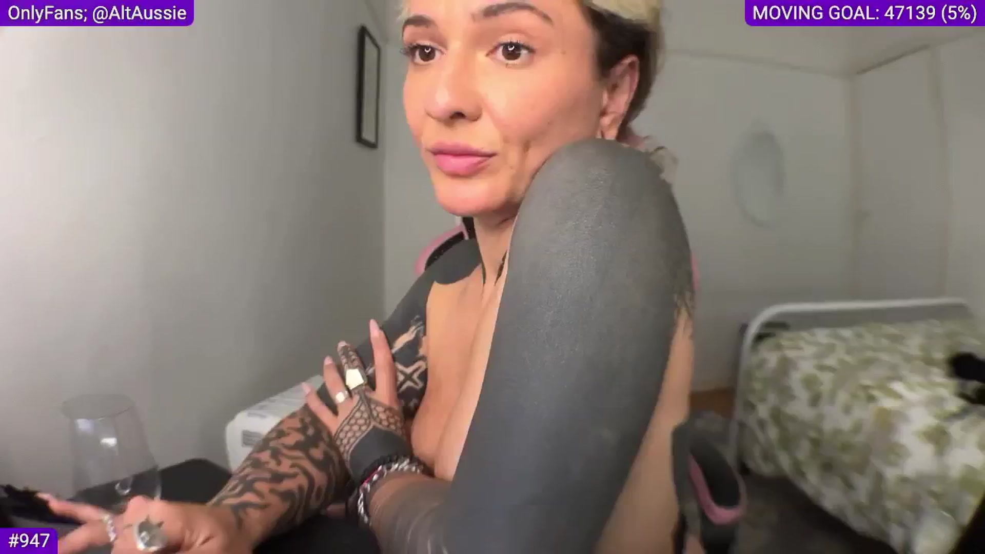 Gallery image thumbnail from Alt_Aussie's myfreecams stream on, 10/27/2024, 07:00 image 11 of 20